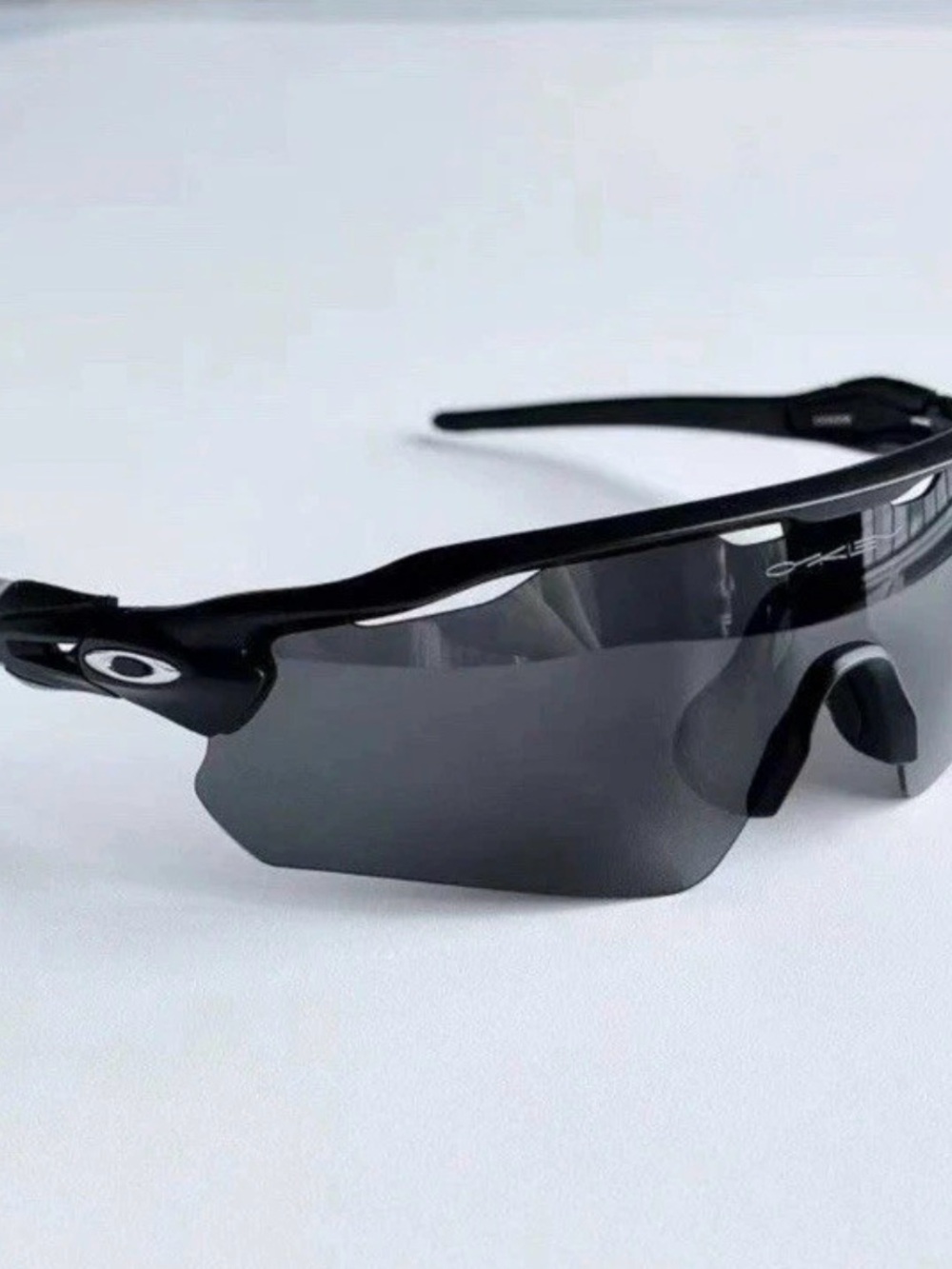 Oakley Black Shield Wraparound Sunglasses with Pouches and Case 1-1 - Picture 2 of 3